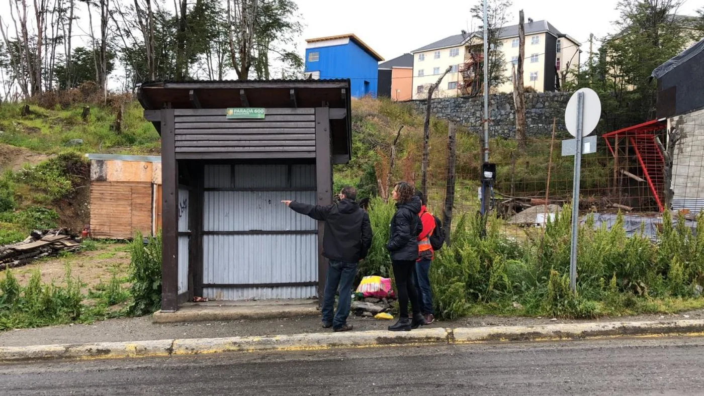 Personal del Municipio recorrió la obra de Isla Año Nuevo y dialogó con los vecinos