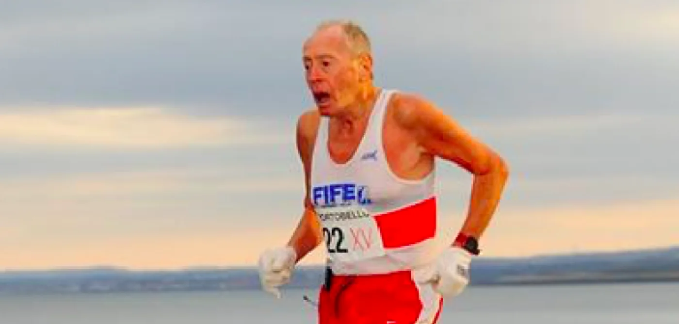 George Black, un corredor de 80 años, la edad son apenas números que no dicen mucho.