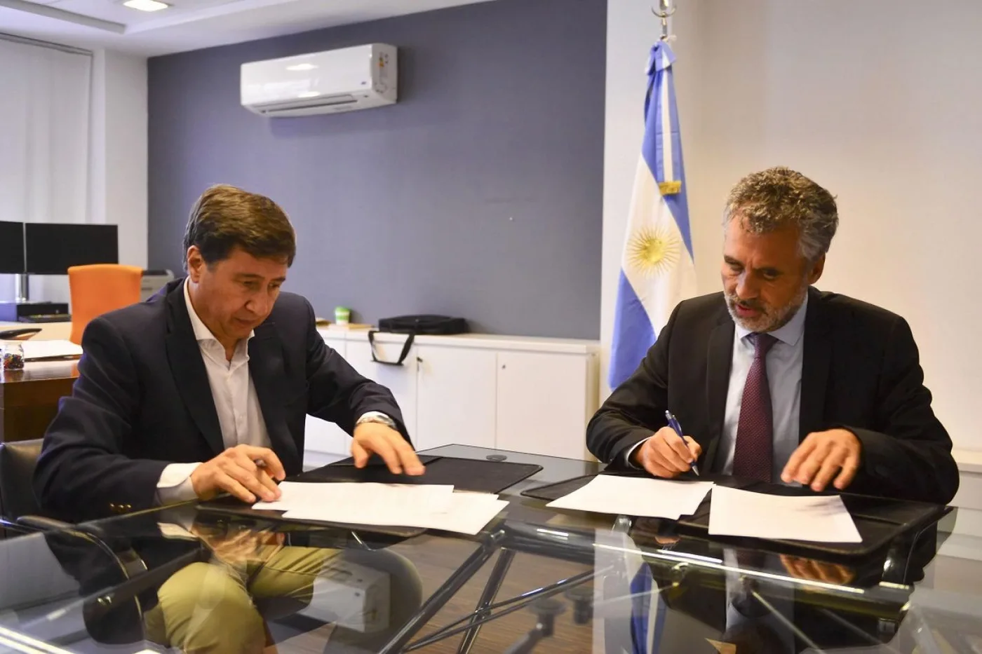 Vanoli y Arroyo firmaron un convenio para instrumentar la Tarjeta Alimentaria