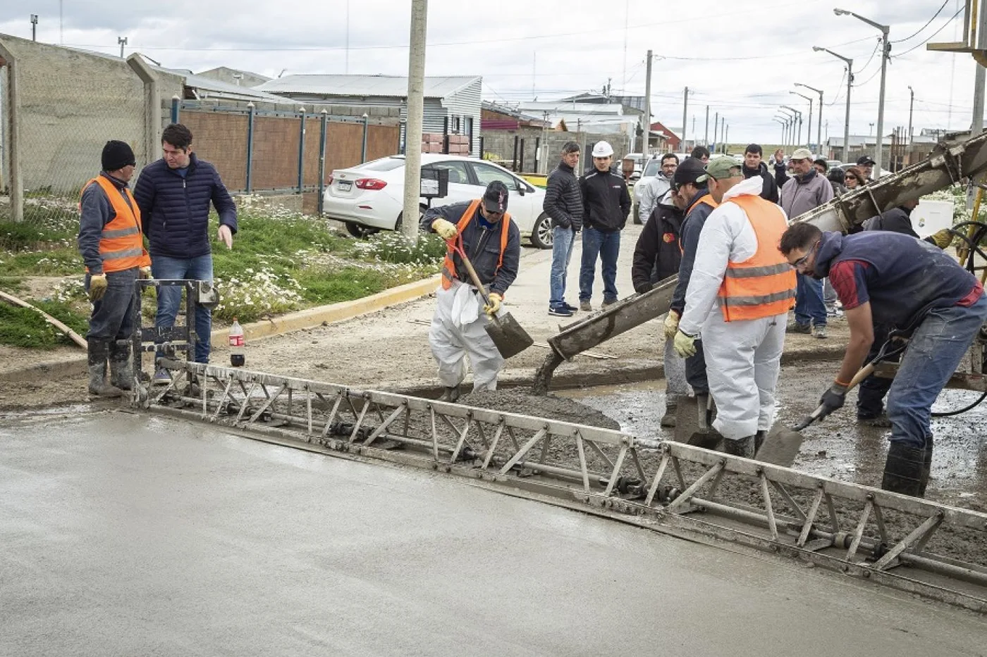 Hormigonado de un sector de la calle Kaikén del barrio Chacra XI