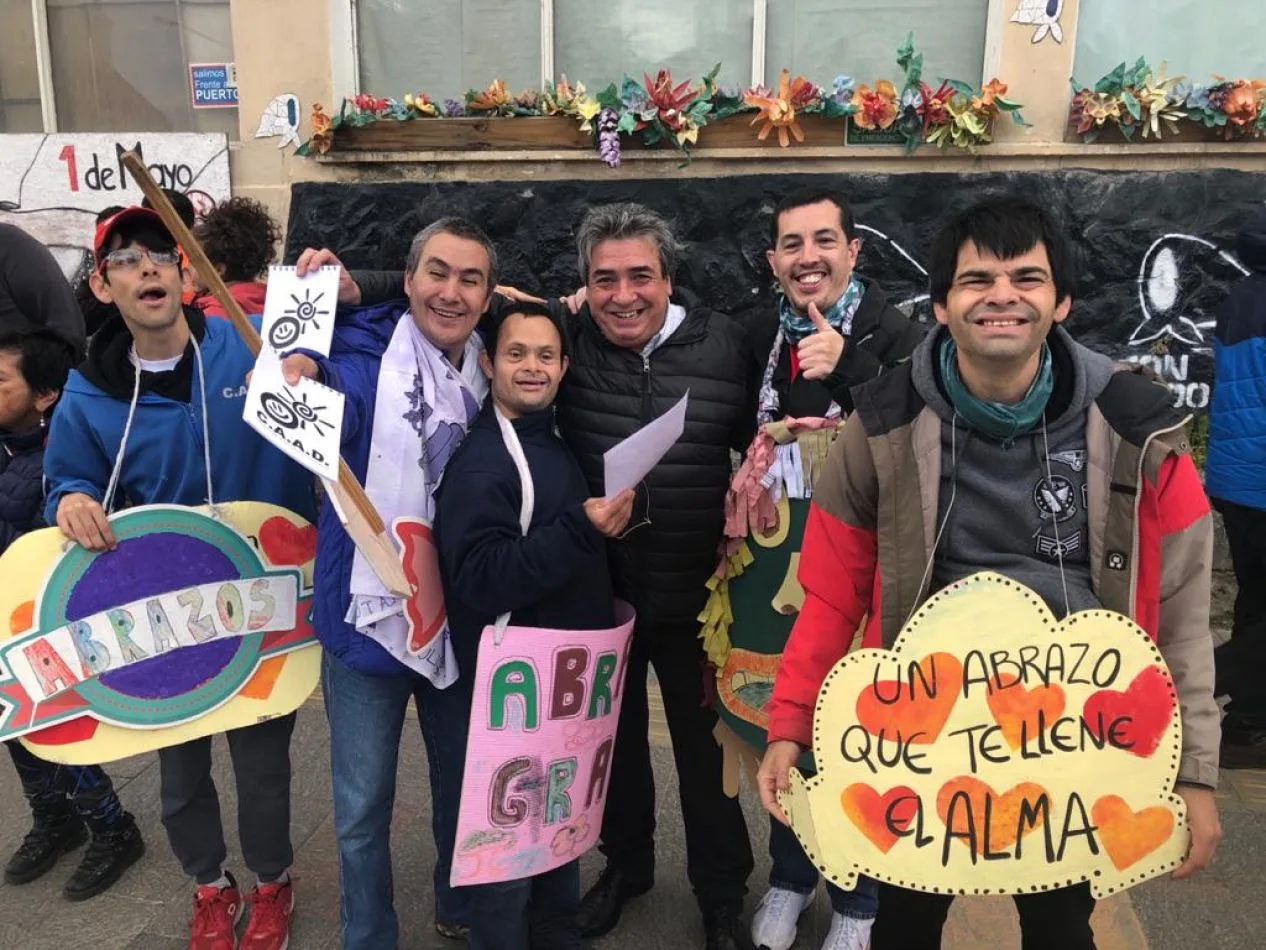 La Municipalidad junto al CAAD celebraron el día mundial del abrazo