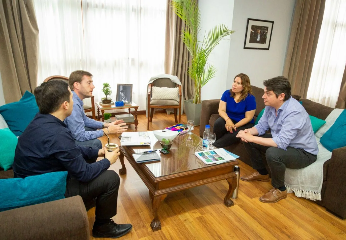 El intendente Martín Perez estuvo reunido con el gerente de Asuntos Externos Región Sur en YPF, Germán Stocker.