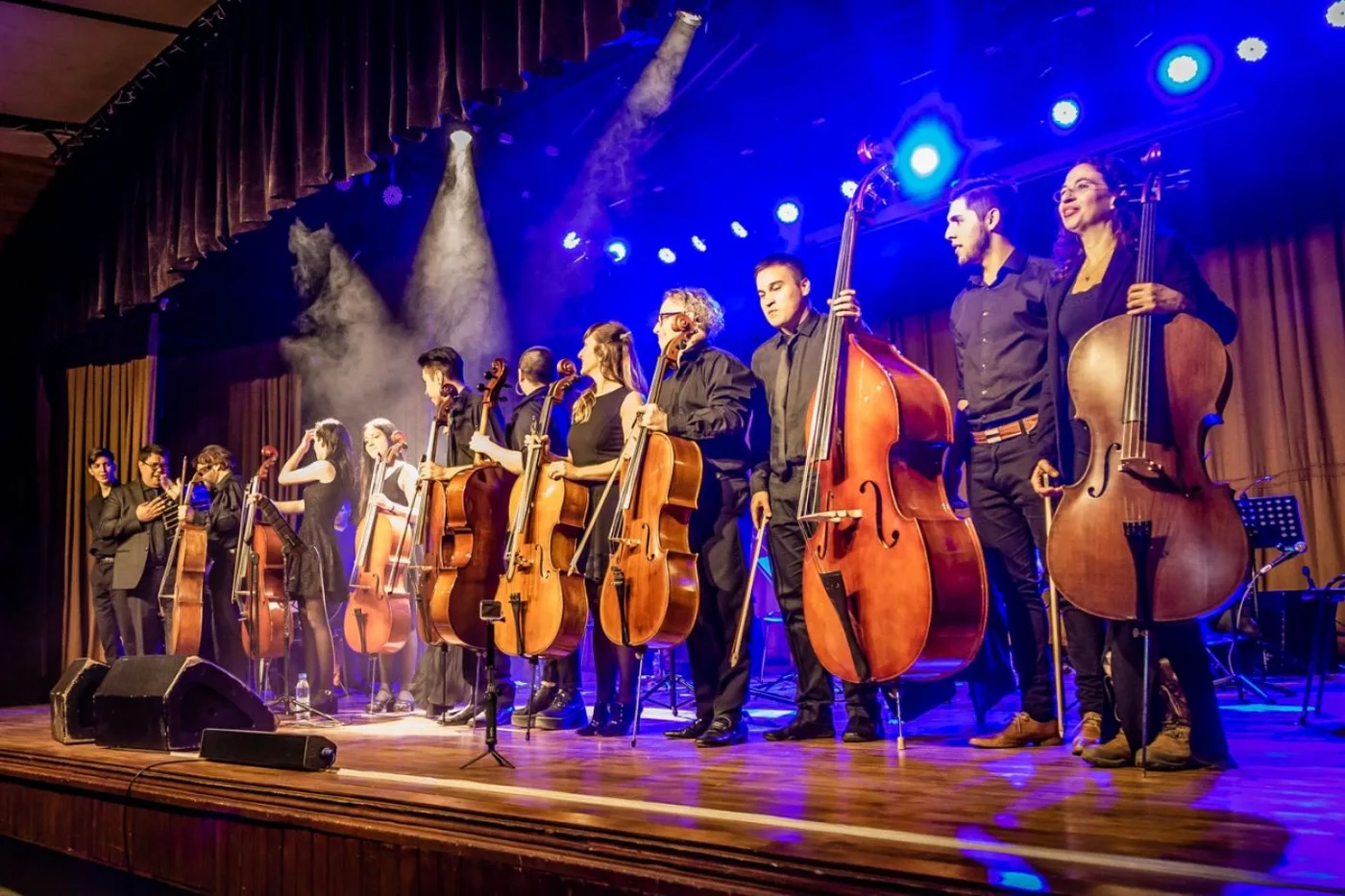 Ensamble de chelos “Se dice de mí”, a cargo de la Orquesta Municipal “Kayen”.