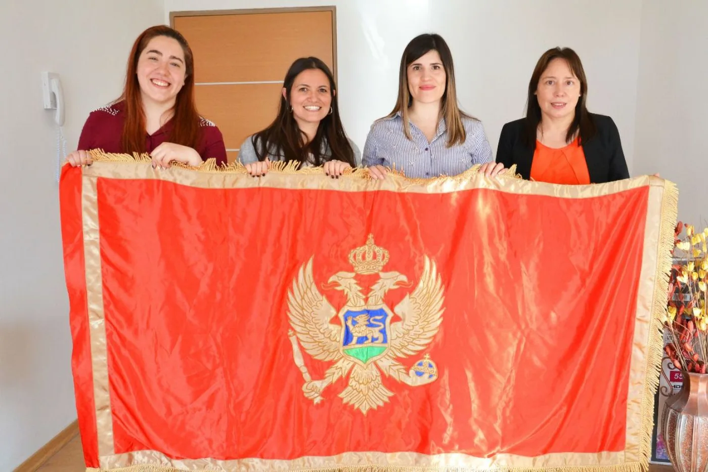Vanesa y Sara Tatar, fueguinas que pertenecen a la comunidad de Montenegro