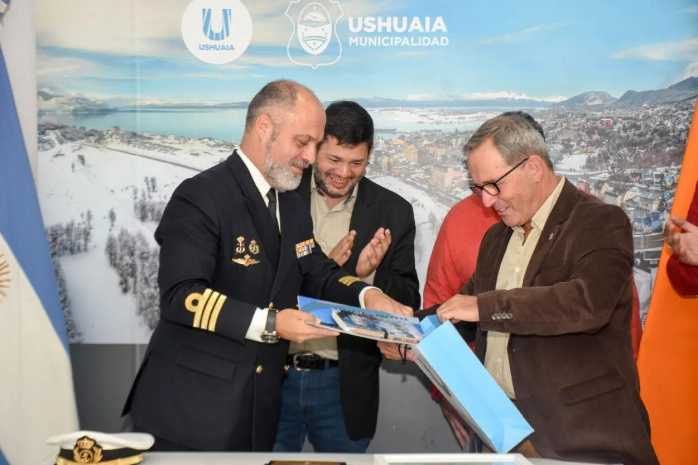 Buque Oceanográfico Español Hespérides fué recibido por autoridades del municipio Ushuaia
