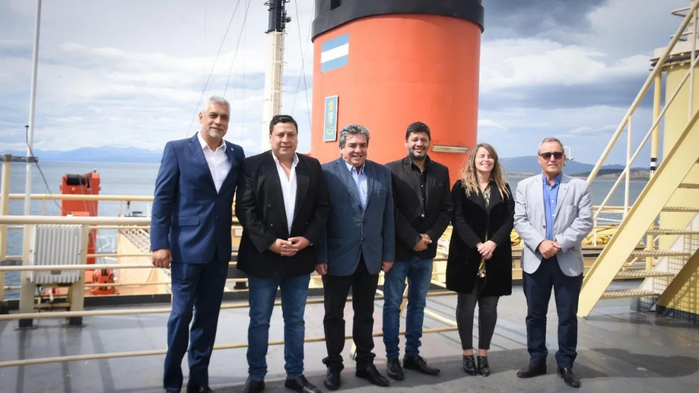 El Irízar  en el puerto reafirma nuestra soberanía  y la conectividad de la Antártida con Ushuaia