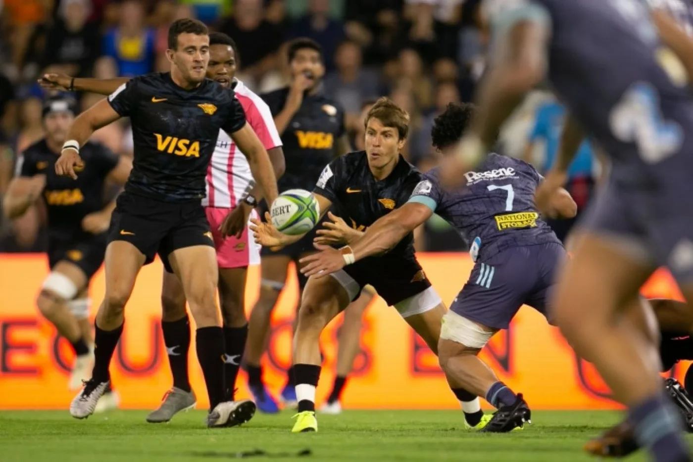 La franquicia argentina estuvo floja en el primer tiempo, pero se recuperó en el complemento y venció por 43-27.