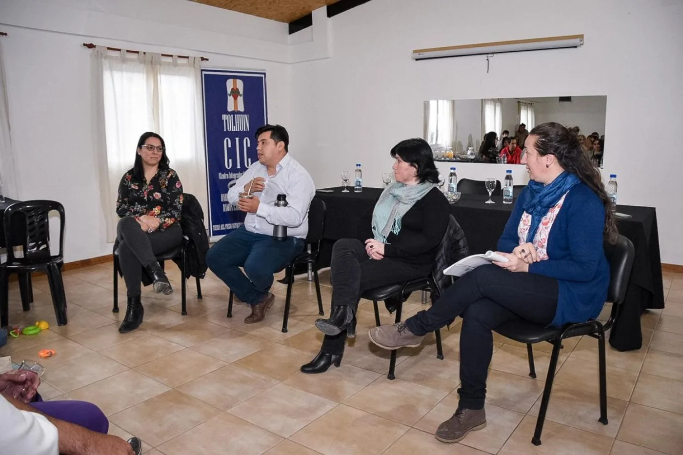 Gabinete Municipal y autoridades del Concejo Deliberante de Tolhuin se reunieron con docentes