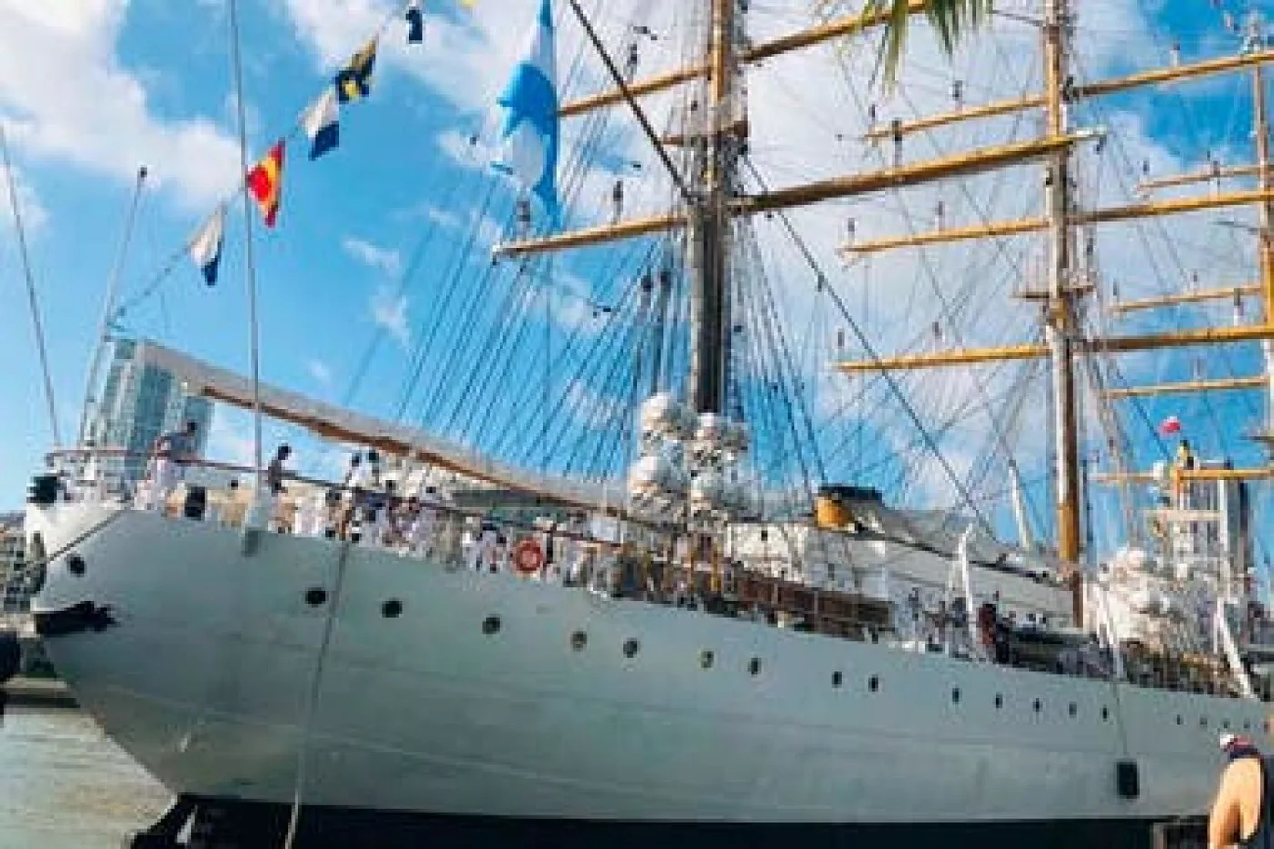 La Fragata Libertad vuelve a Mar del Plata para tareas de reparación