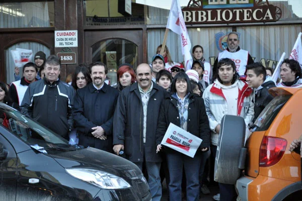 Los candidatos de la UCR, antes de iniciar la caminata en Ushuaia.