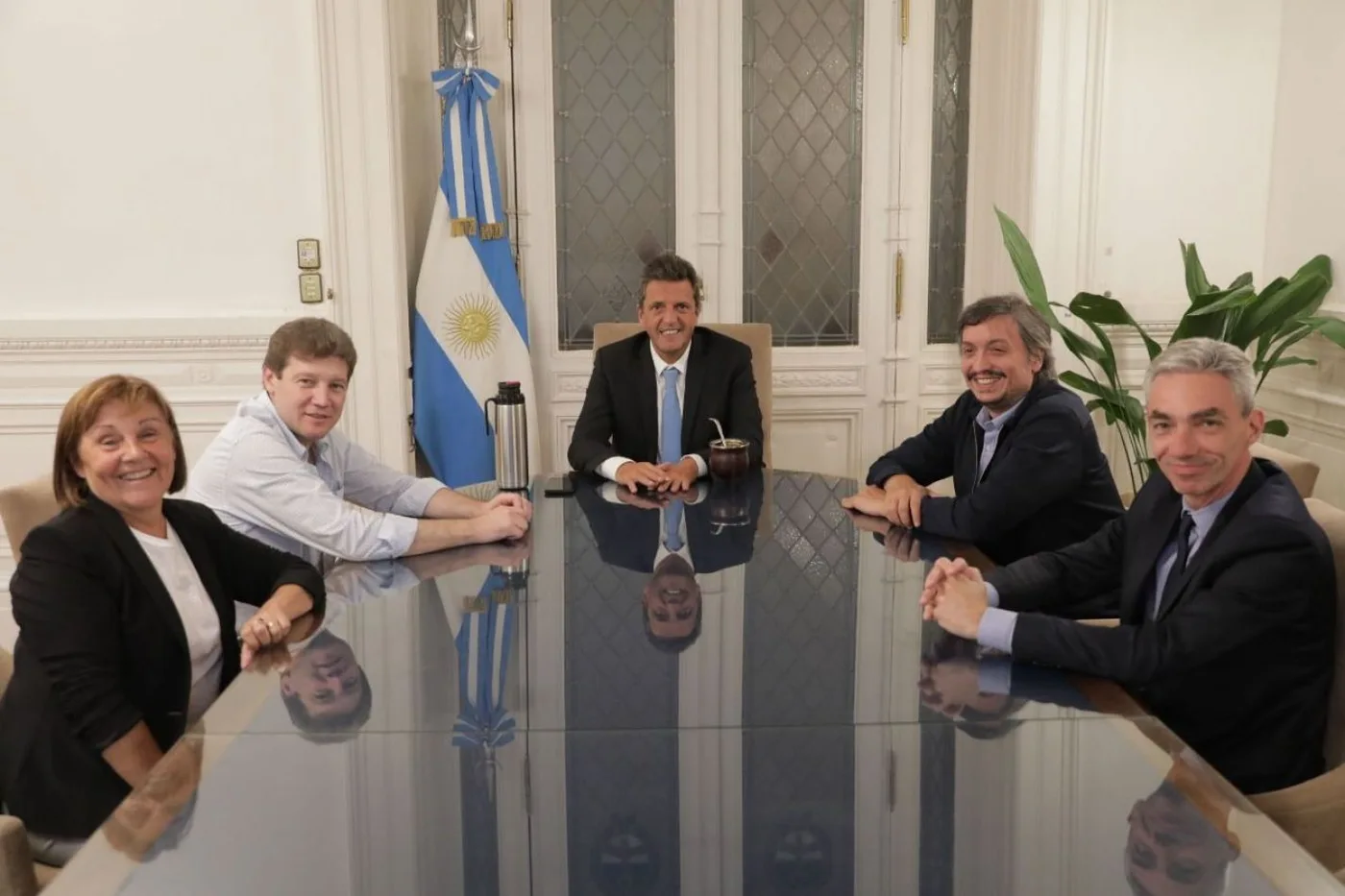 El gobernador Melella mantuvo reuniones en Buenos Aires