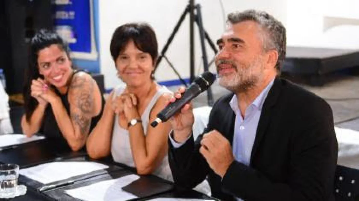 Firman convenio para impulsar el acceso al reintegro del 15% en compras con tarjeta de crédito