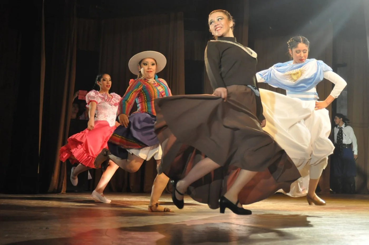 “Entre Mujeres”: Una obra que exalta la lucha de la mujer latinoamericana
