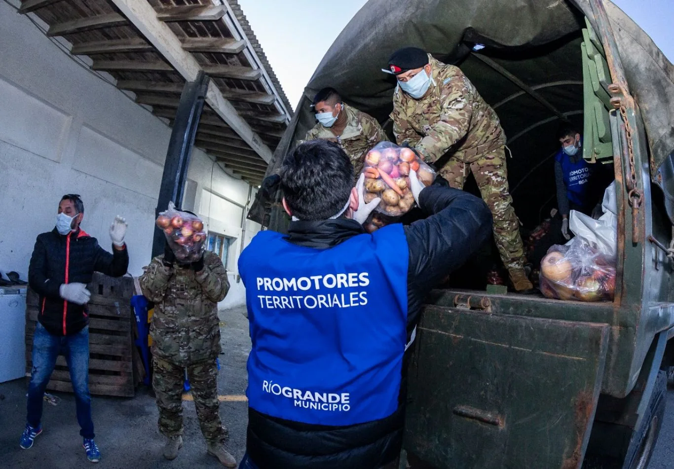 Trabajando juntos por el bien de nuestros vecinos.