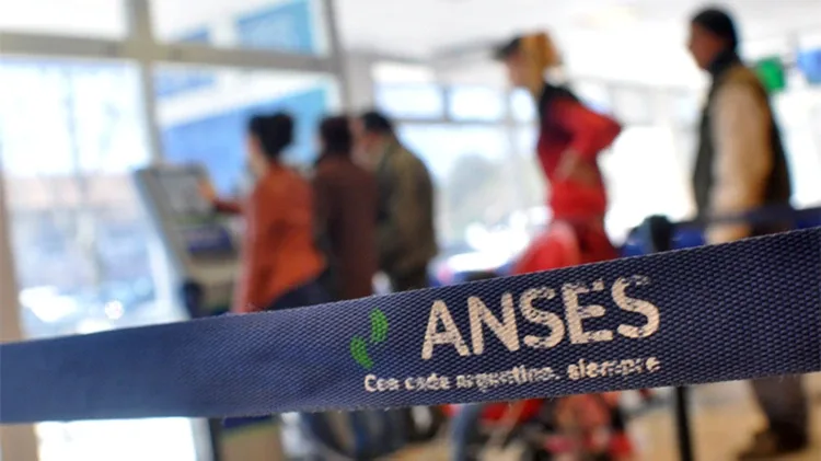 ANSES informará este lunes quienes podrán continuar con el trámite para cobrar el IFE