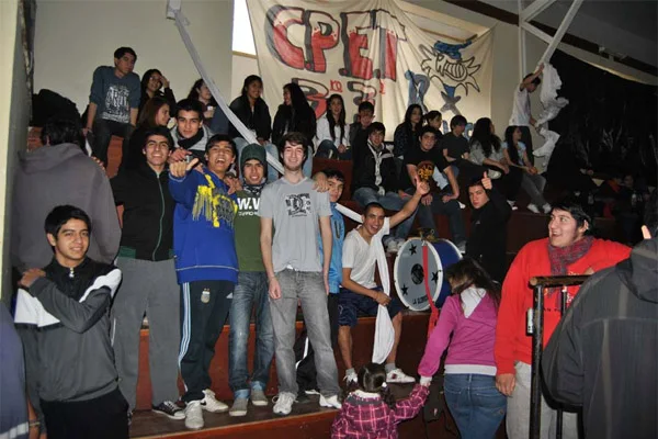 Estudiantes de la CEPET de Río Grande, durante la jornada en la Margen Sur.