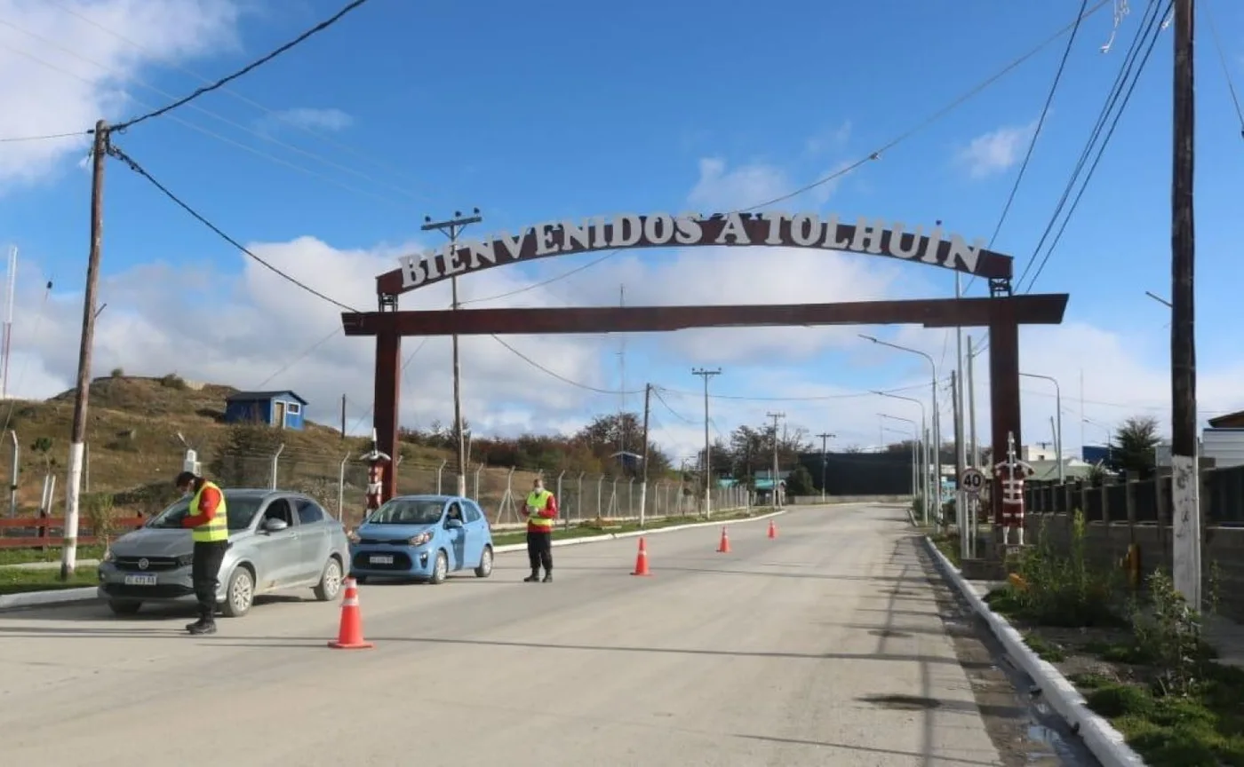 Controles en todas las entradas de la ciudad de Tolhuin.