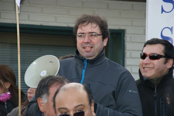 Héctor López Auil, antes de hacer uso de la palabra durante la movilización.