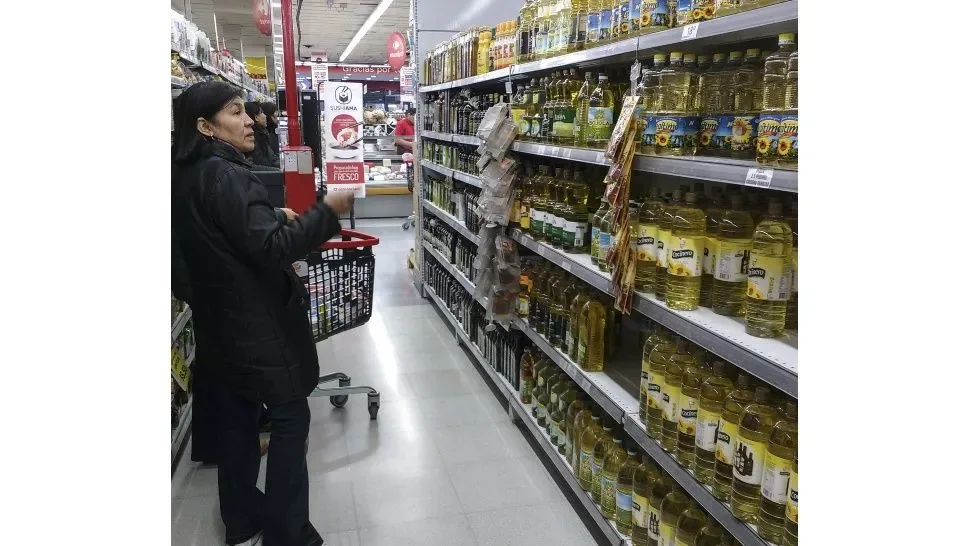 Mayoristas y súper provinciales afirman que suben 10% la harina y aceites