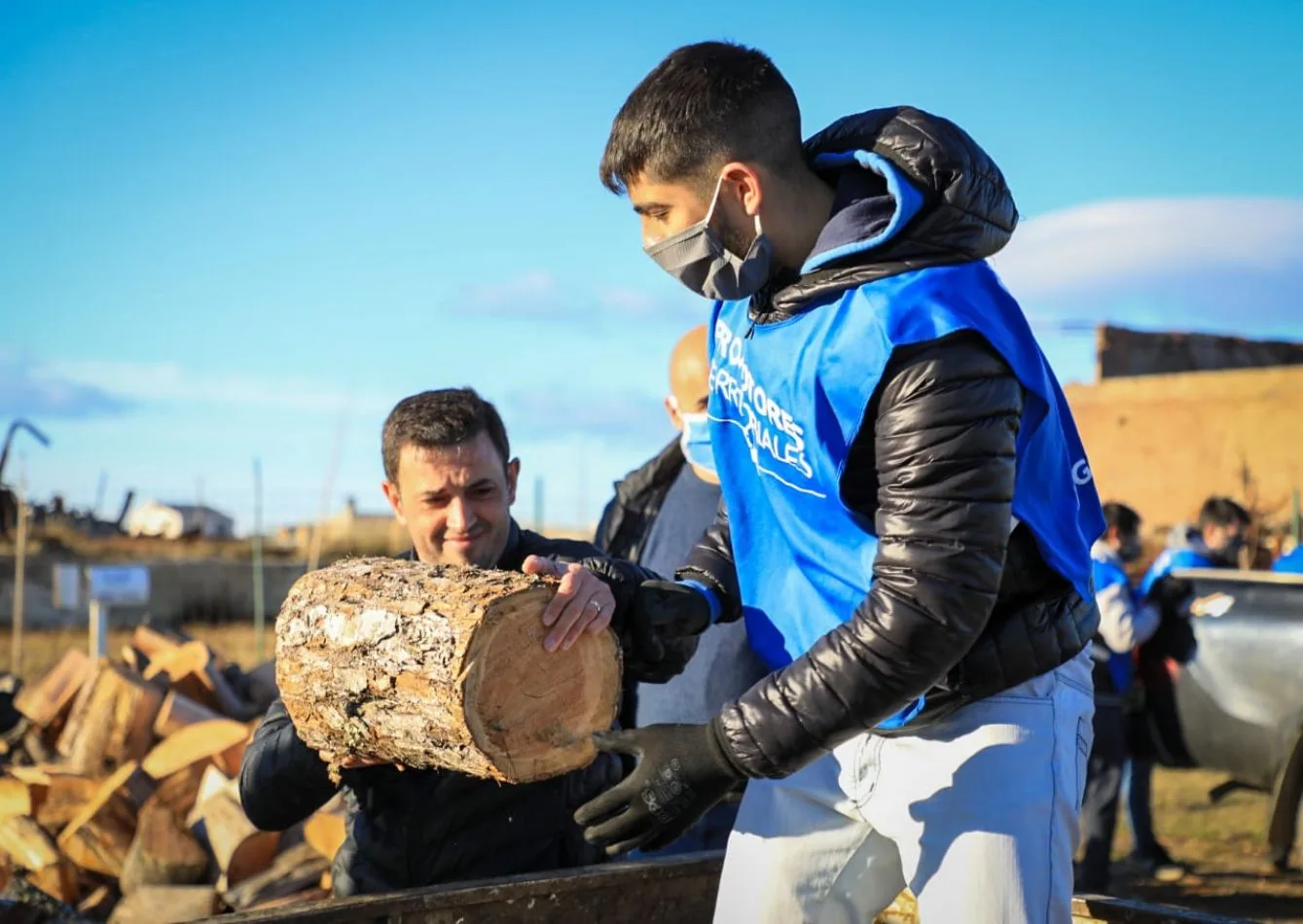 El Municipio de Río Grande continúa con la entrega de leña