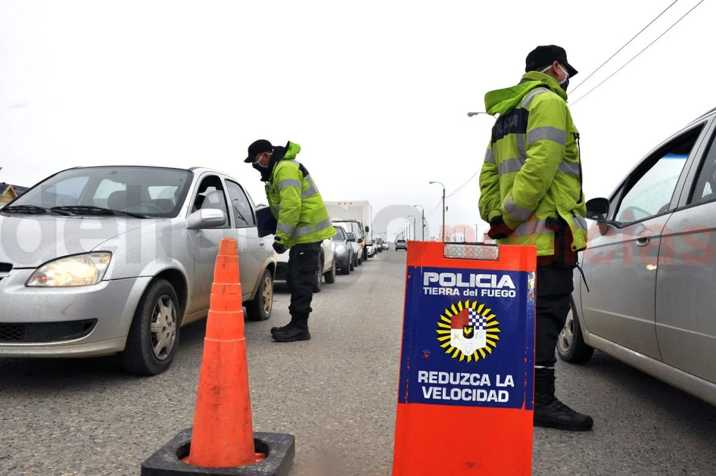 Control policial por coronavirus en Río Grande.