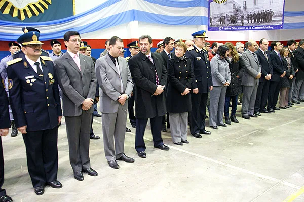 Las principales autoridades en el acto de la Policía de Tierra del Fuego.