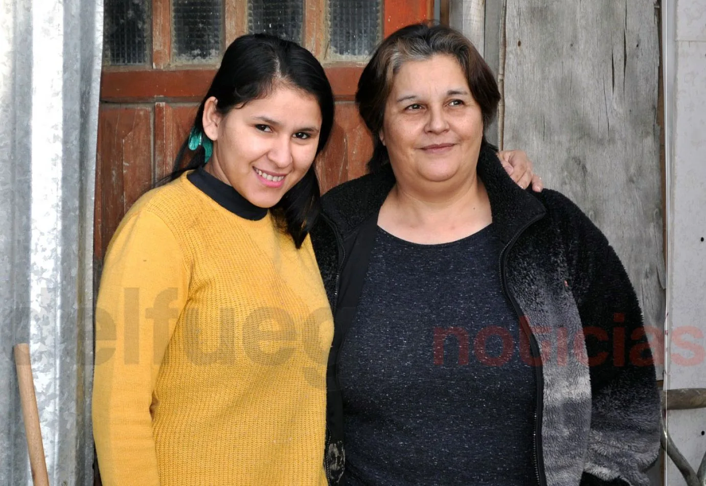 Cintia y Fresia posaron juntas para la prensa.