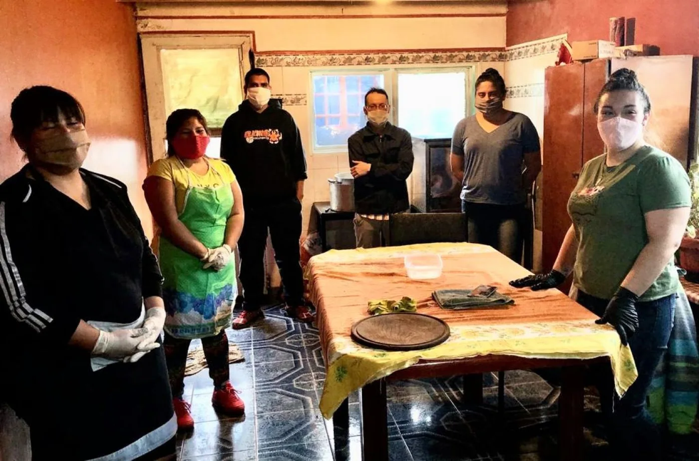 Corazones solidarios en un día patrio