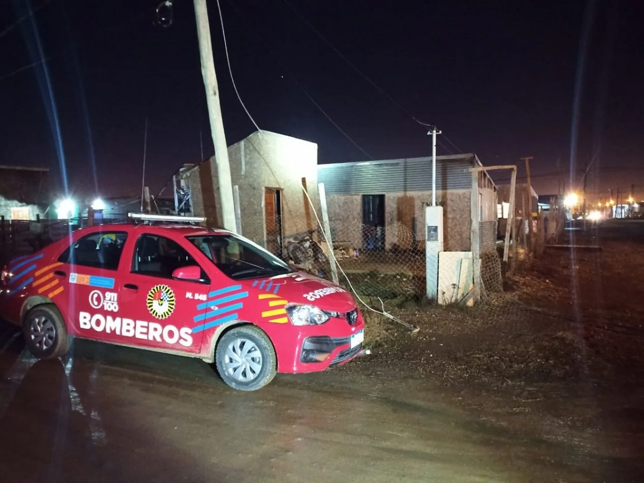 Las llamas fueron controladas rápidamente por los efectivos de bomberos.