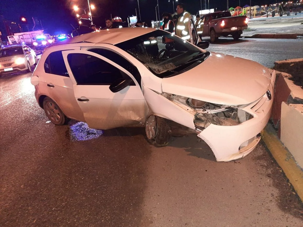 El Gol terminó destruido al igual que el cantero.