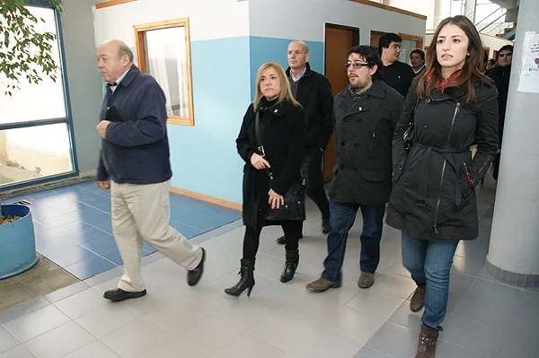 los ediles, durante la recorrida al nosocomio local.