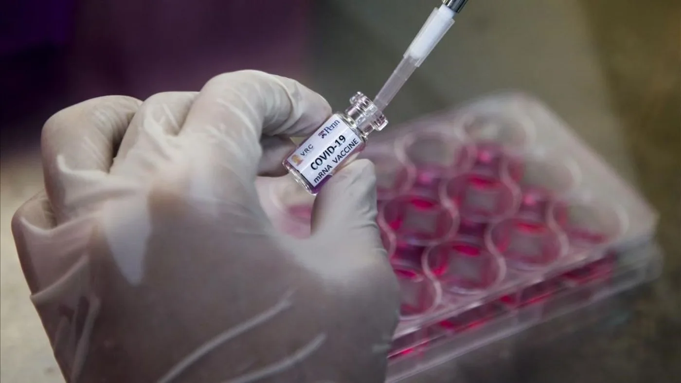 Vacuna candidata contra el nuevo coronavirus desarrollada por la Universidad de Oxford, en el Reino Unido, comenzó a ser probada en Brasil.