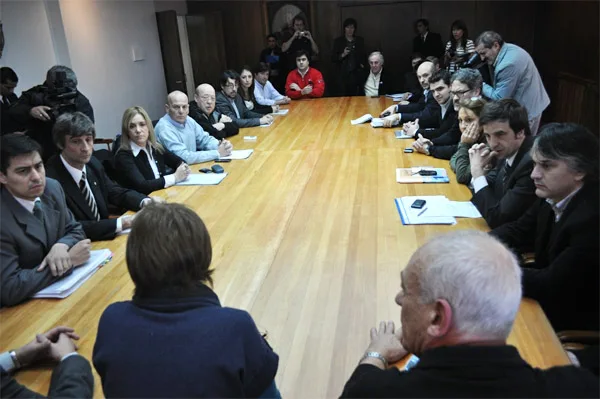 La Gobernadora presidió la reunión con los ediles.