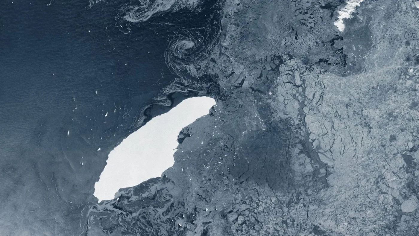 Agencia Espacial Europea publicó una imagen del iceberg A-68 en el sur del océano Atlántico.