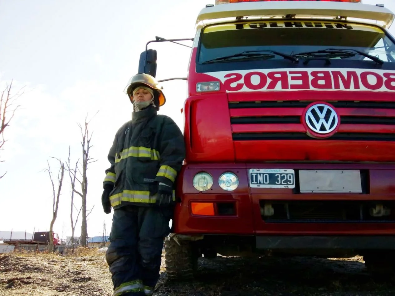 Vanesa Valdéz es la única mujer en el cuerpo de Bombero Voluntarios de la ciudad de Tolhuin.