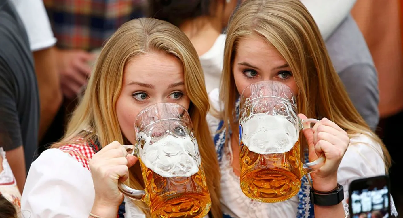 Beber cerveza podría ser mejor para elimiar las arrugas que las propias cremas