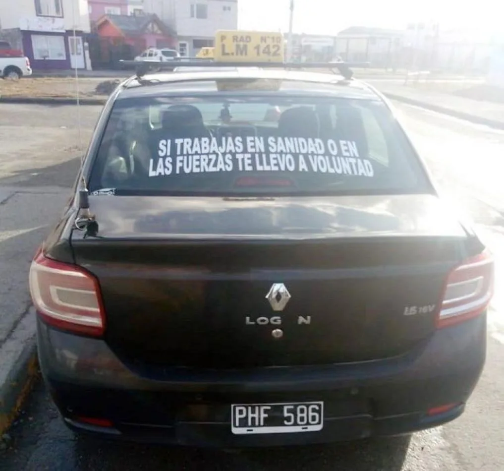 Juan Carlos es taxista que da un ejemplo en medio de la pandemia.