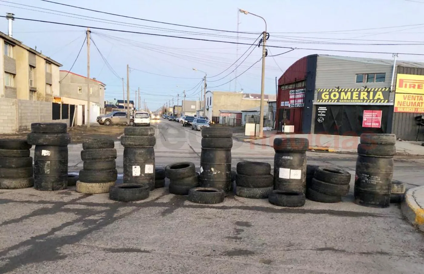 Volvieron a colocar barricadas en distintos accesos a la ciudad