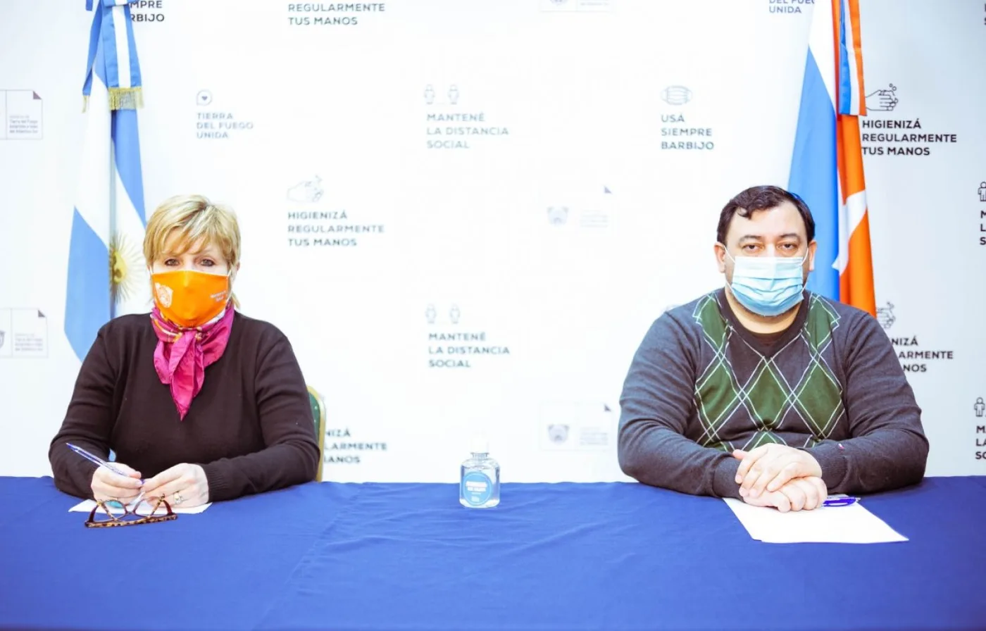 Secretario de Gestión de Sistemas Sanitarios, Javier Barrios junto a la Subsecretaria de Gestión Asistencial Zona Norte, Dra Ana Mensato.