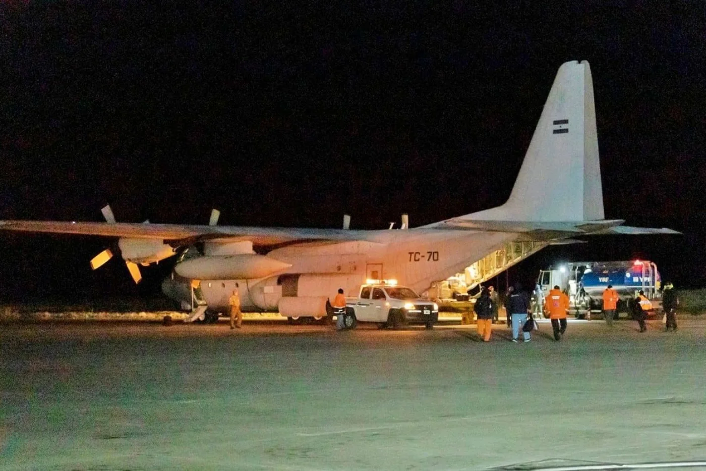 Equipo técnico del Malbrán,arribaron a la ciudad en un avión Hércules de la Fuerza Aérea Argentina
