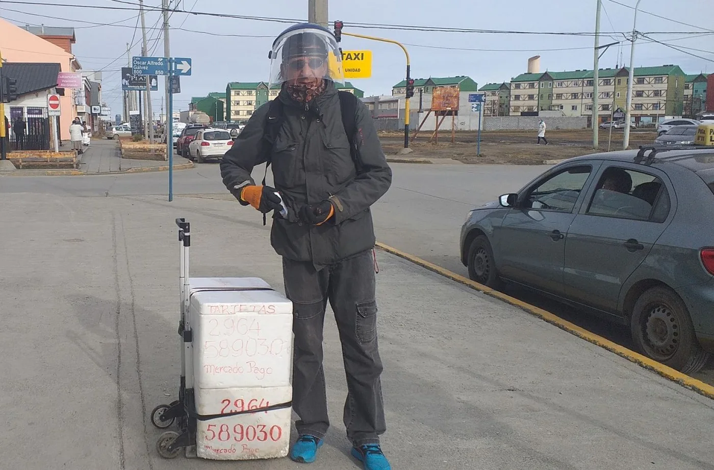 Vender en la calle para ganarse la vida, la difícil situación en tiempos de pandemia.