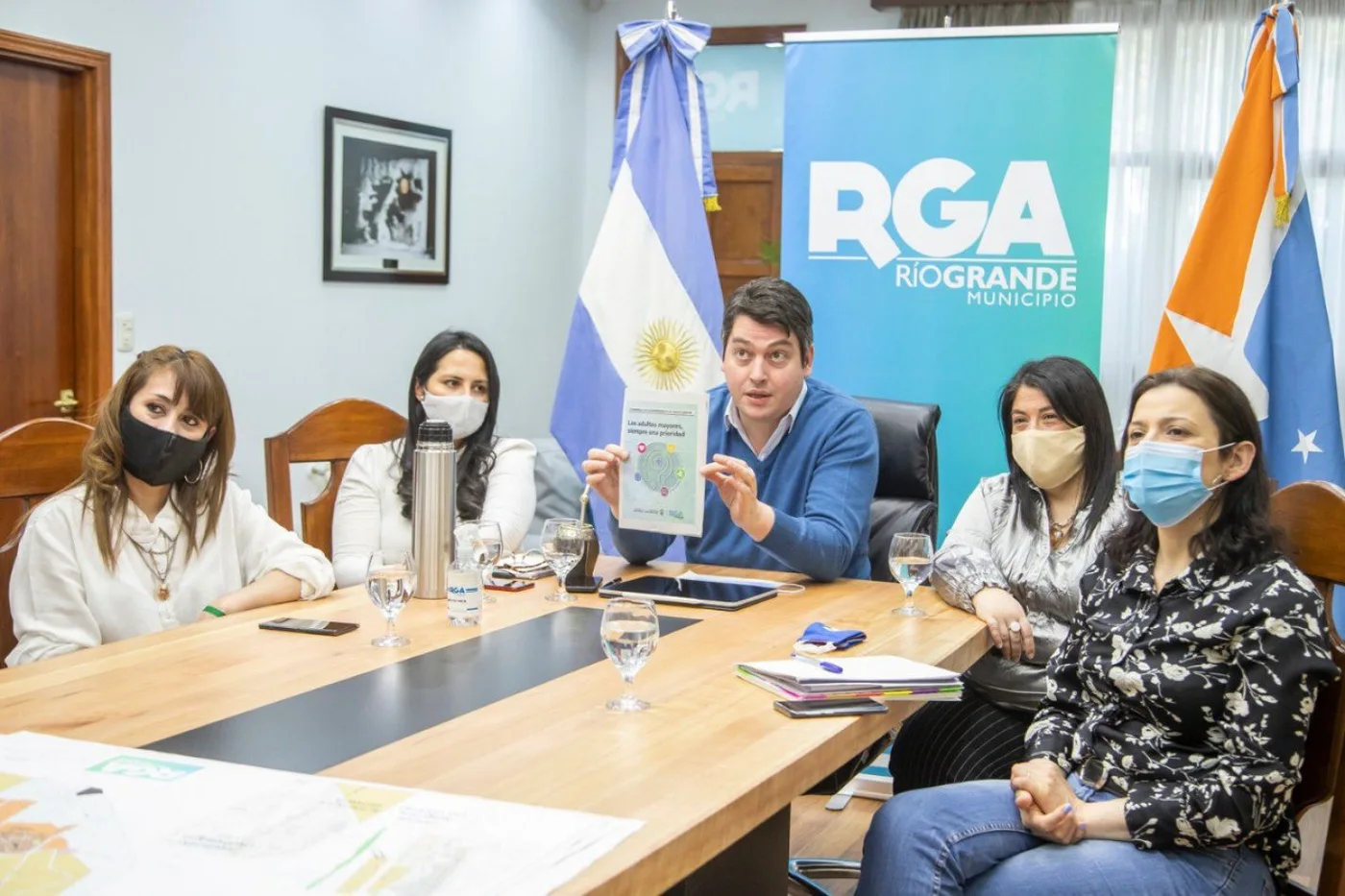 El intendente Martín Perez anunció la puesta en marcha del "Plan Municipal de Acompañamiento de Personas Mayores".