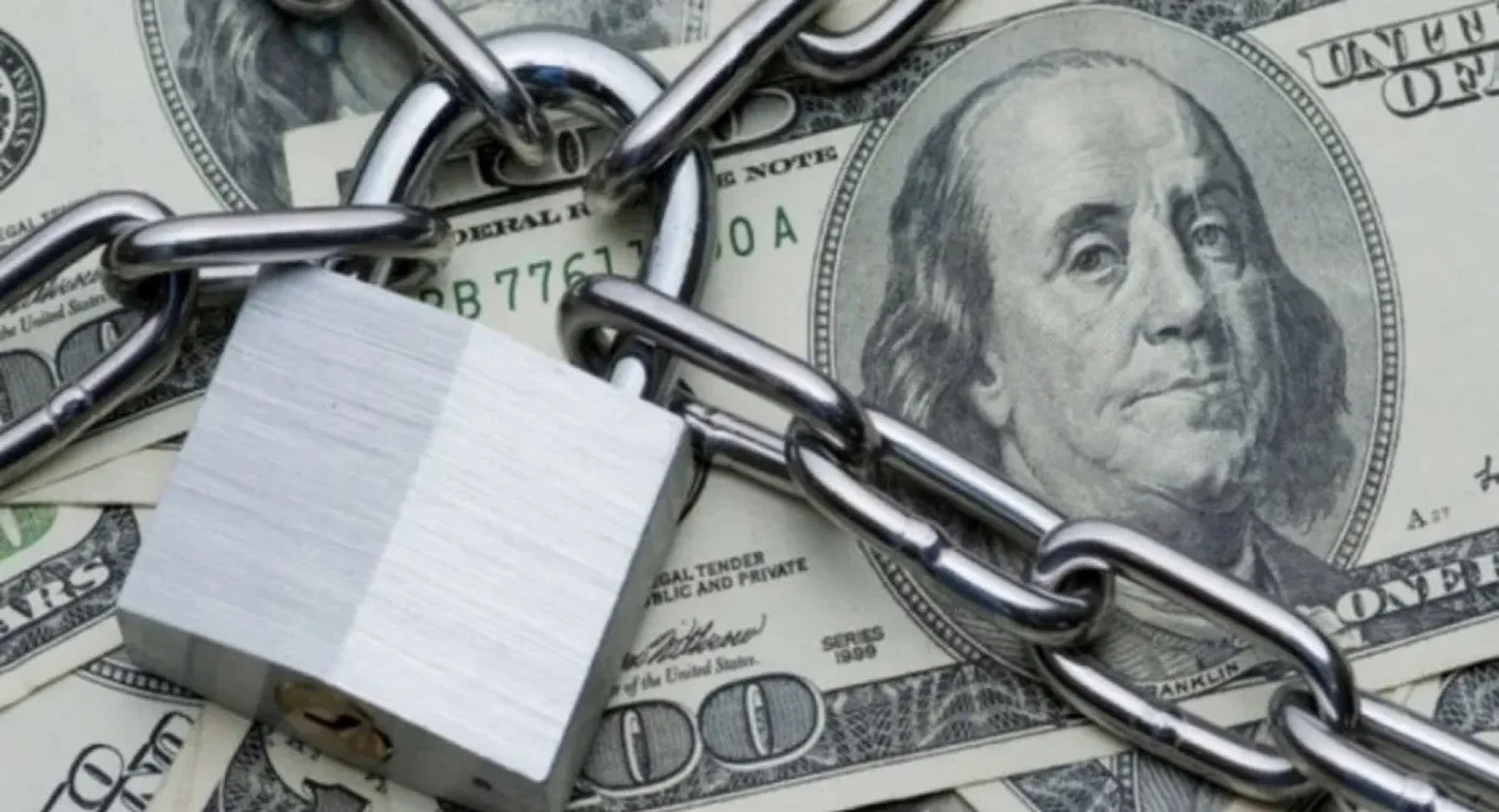 Los funcionarios tampoco podrán comprar dólar ahorro