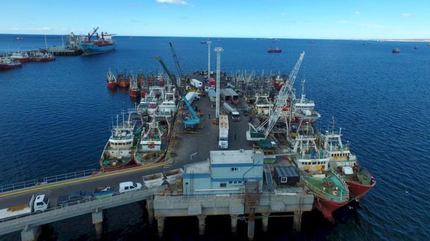 El Sindicato de Obreros Marítimos Unidos advirtió por 300 casos de coronavirus en 13 barcos que se encuentran en las inmediaciones de Puerto Madryn.