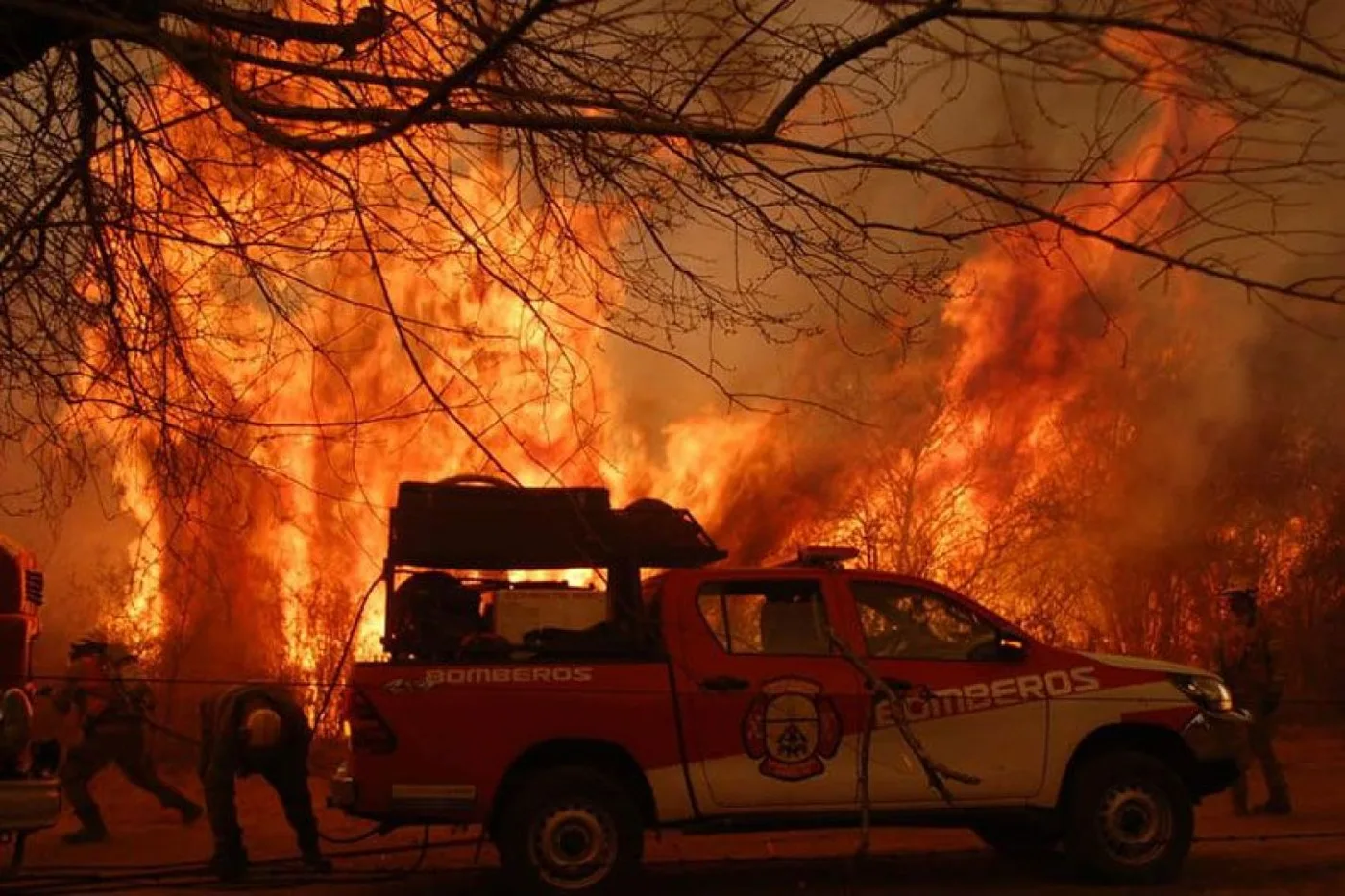 Brigadistas de todo el país participan en los incendios.