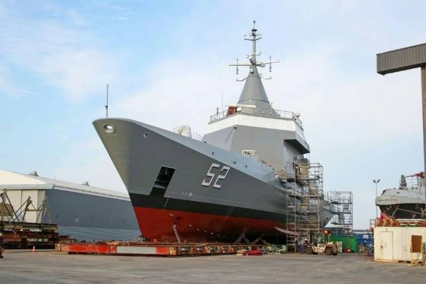 El Patrullero oceánico multipropósito ARA Piedrabuena posee un cañón de 30 mm en su proa.