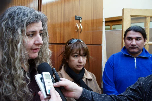 Nancy Valdéz, María Elena Delgado y Oscar Huirimilla, tras la reunión con los ediles.