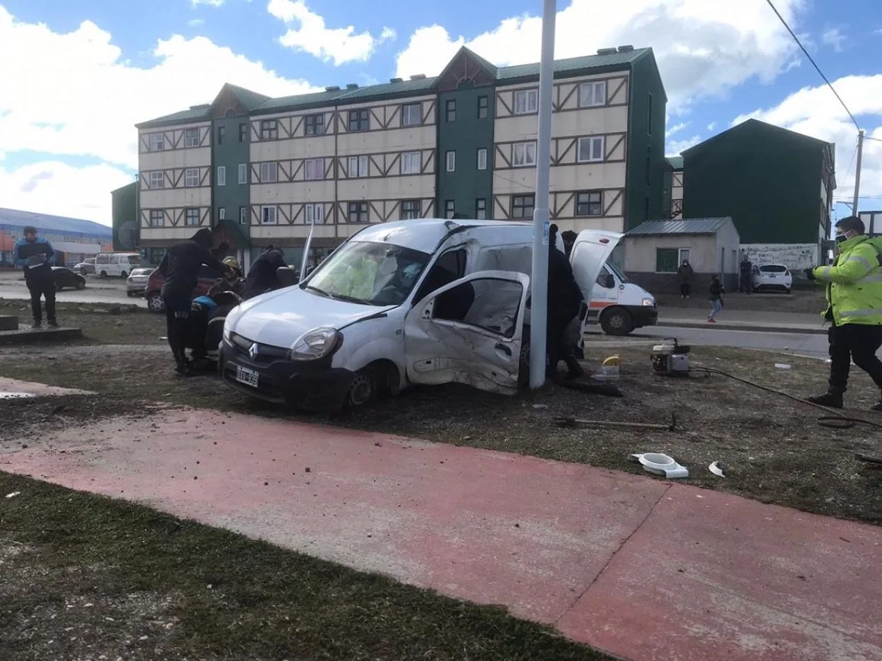 Violento accidente dejo el saldo de dos personas heridas