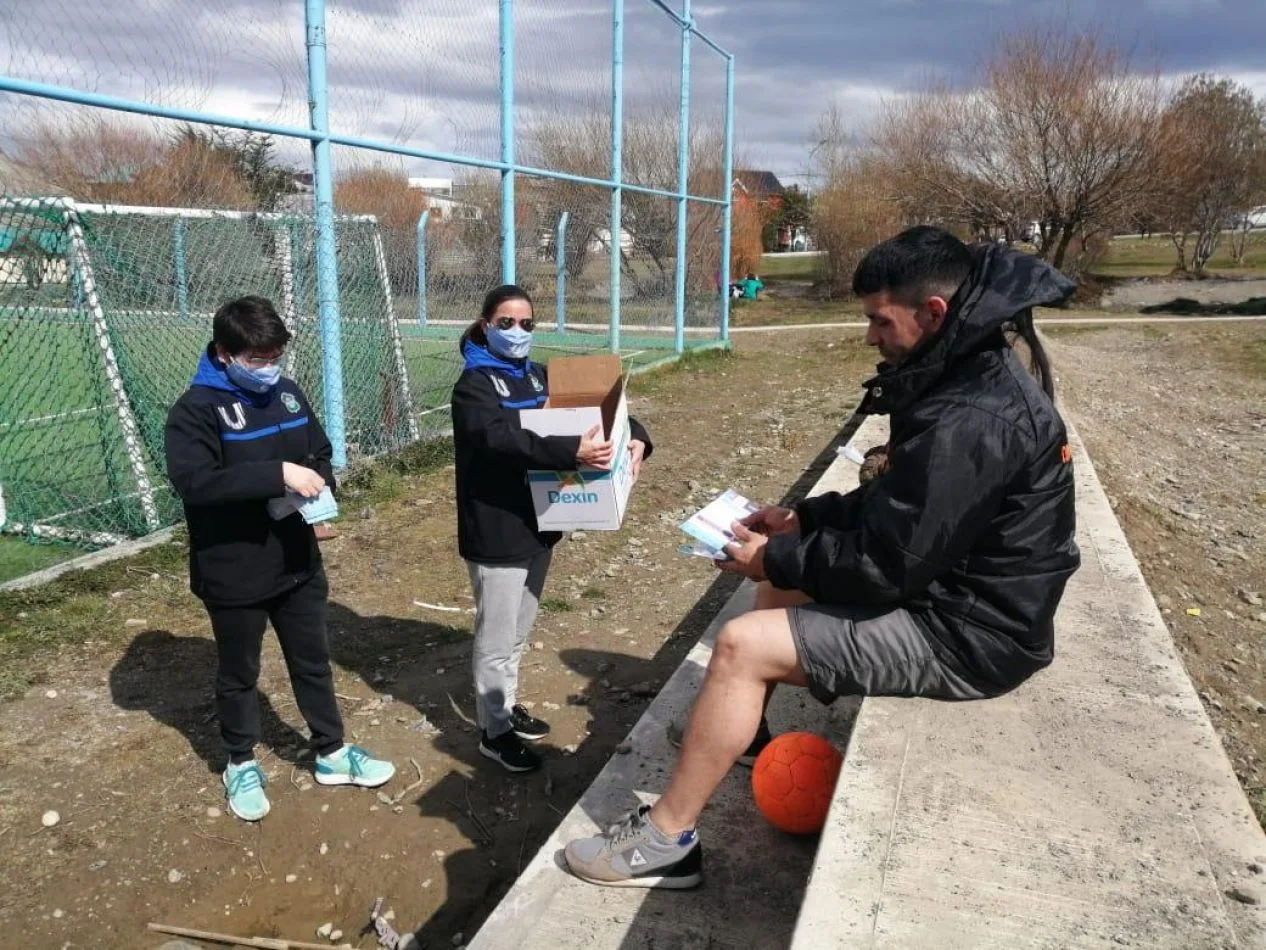 Profesores  del Instituto Municipal de Deportes de Ushuaia recorrieron plazas y playones de la ciudad.