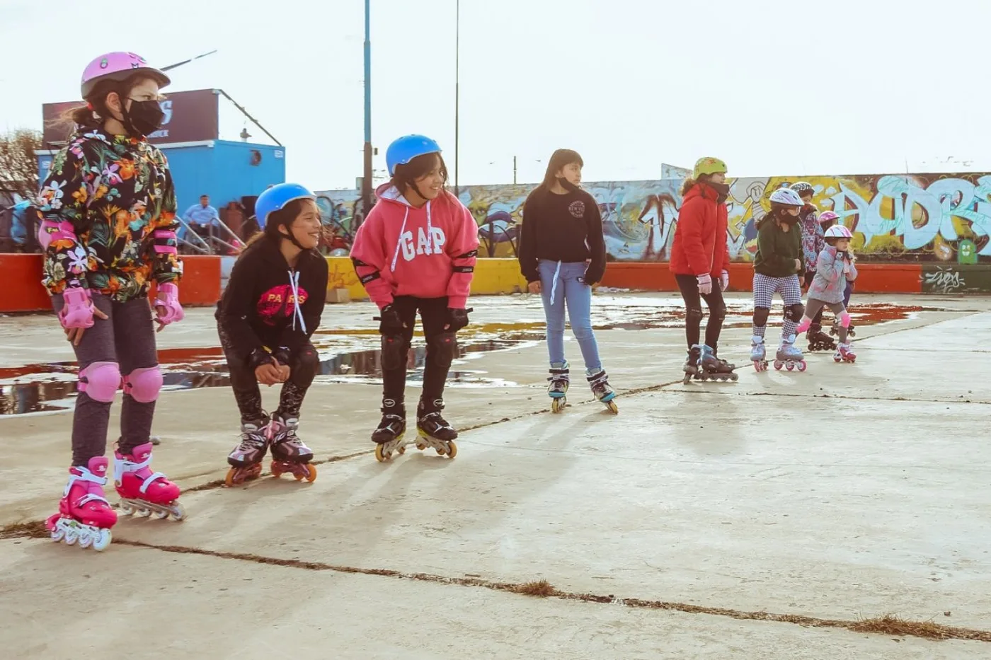 Niños de la ciudad en su clase Rollerss.